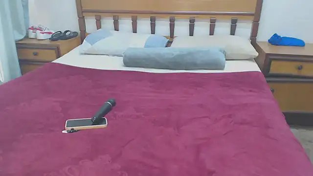 Snapshot of HugeTitisxx chatting on 09.11.25 HugeTitisxx online show from 09.11.25