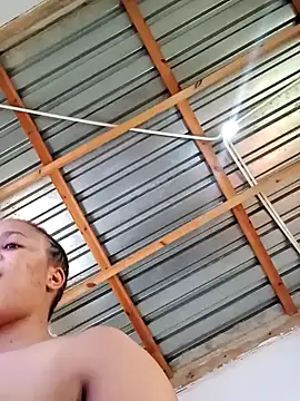 Snapshot of HugeTitisxx chatting on 10.02.25 HugeTitisxx online show from 10.02.25