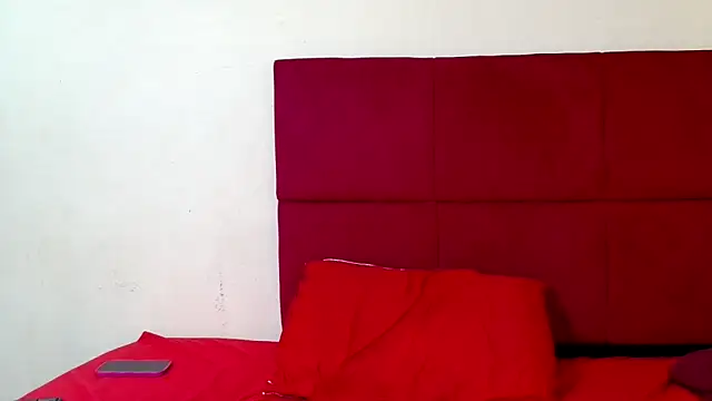 Snapshot of HugeTitisxx chatting on 12.14.25 HugeTitisxx online show from 12.14.25