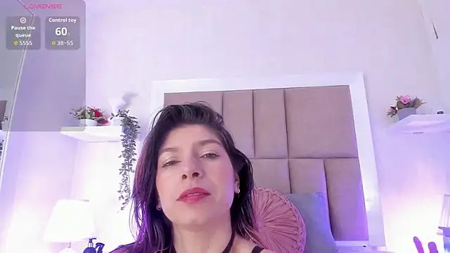 Snapshot of Alisson_Owen chatting on 10.01.25 Alisson Owen online show from 10.01.25