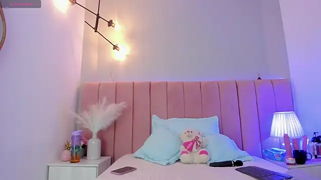 Snapshot of Alisson_Owen chatting on 11.28.25 Alisson Owen online show from 11.28.25