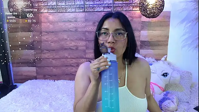 Snapshot of mafe_velezzz chatting on 11.12.25 mafe velezzz online show from 11.12.25