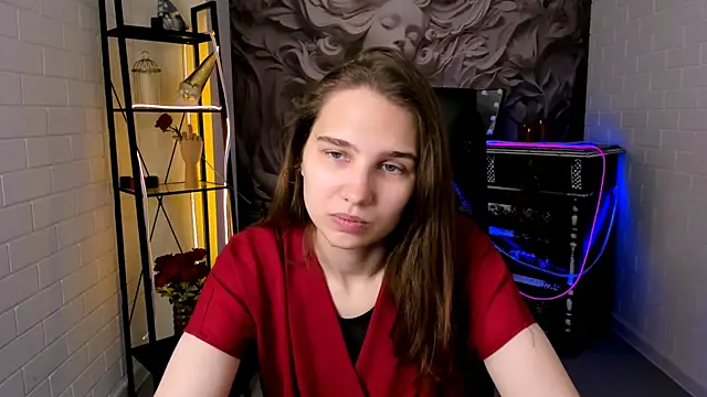 Snapshot of TessaMill chatting on 09.10.25 TessaMill online show from 09.10.25