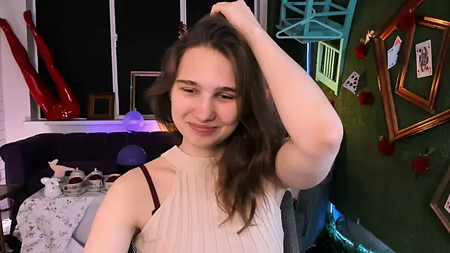 Snapshot of TessaMill chatting on 09.29.25 TessaMill online show from 09.29.25