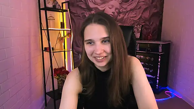 Snapshot of TessaMill chatting on 10.02.25 TessaMill online show from 10.02.25