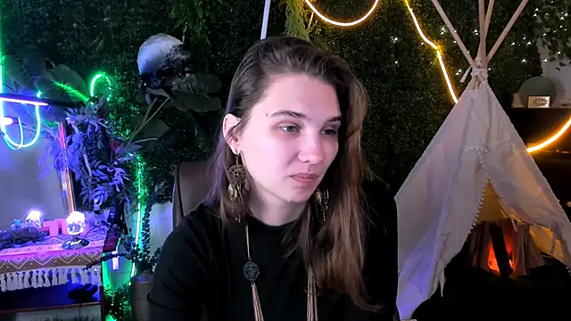 Snapshot of TessaMill chatting on 10.03.25 TessaMill online show from 10.03.25