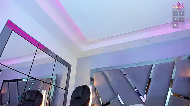 Snapshot of miamirage_ chatting on 10.31.25 miamirage online show from 10.31.25