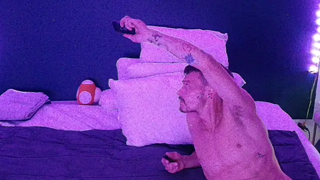 Snapshot of cough2getoff chatting on 09.25.25 cough2getoff online show from 09.25.25