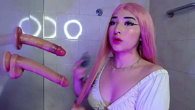 Snapshot of KattEngel chatting on 09.19.25 KattEngel online show from 09.19.25