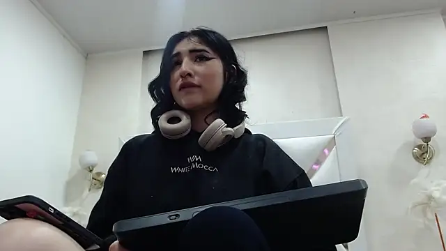 Snapshot of KattEngel chatting on 09.29.25 KattEngel online show from 09.29.25