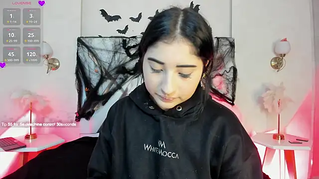 Snapshot of KattEngel chatting on 10.05.25 KattEngel online show from 10.05.25