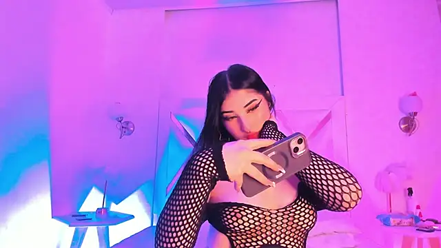 Snapshot of KattEngel chatting on 12.04.25 KattEngel online show from 12.04.25