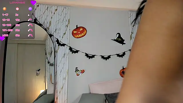 MissVioleet  online show from 10.19.25