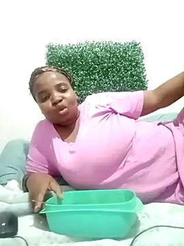 ShySexyBaddiexx online show from 10.15.25