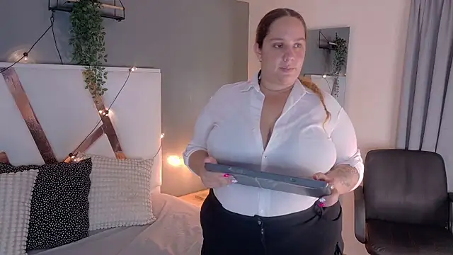 JenaCooper  online show from 04.21.26
