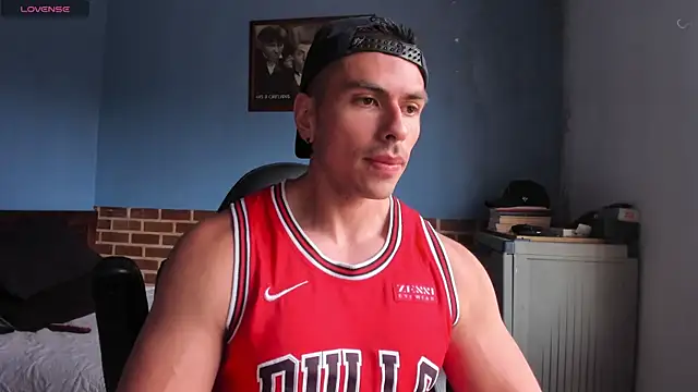 Snapshot of justinkarter chatting on 10.04.25 justinkarter online show from 10.04.25