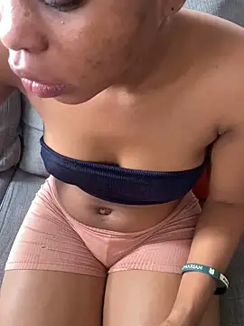 Snapshot of PrettyNina77 chatting on 09.17.25 PrettyNina77 online show from 09.17.25