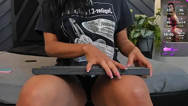 zoe martins  online show from 10.03.25