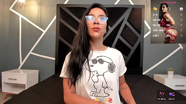 zoe martins  online show from 10.23.25