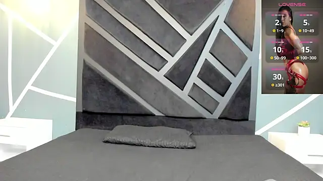 zoe martins  online show from 11.05.25