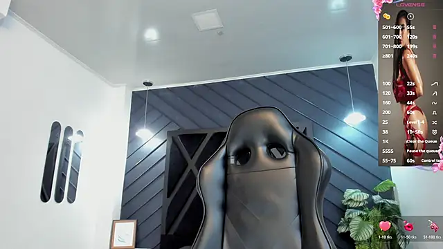 zoe martins  online show from 12.02.25