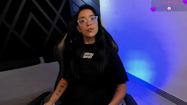 zoe martins  online show from 02.07.26