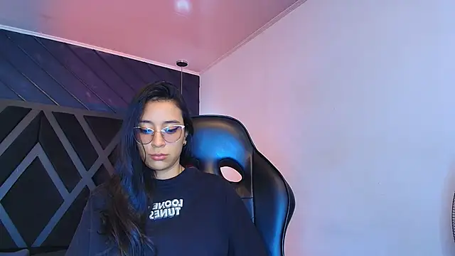 zoe martins  online show from 04.19.26