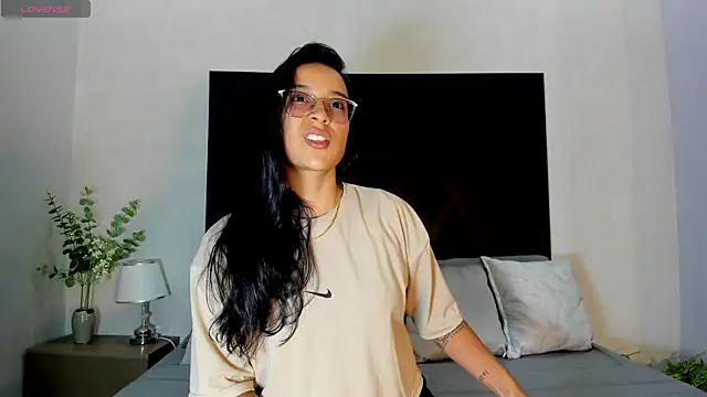 zoe martins  online show from 06.09.26