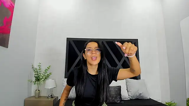 zoe martins  online show from 06.17.26