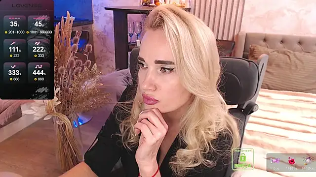 Snapshot of FreeBerryMILF chatting on 02.07.26 FreeBerryMILF online show from 02.07.26