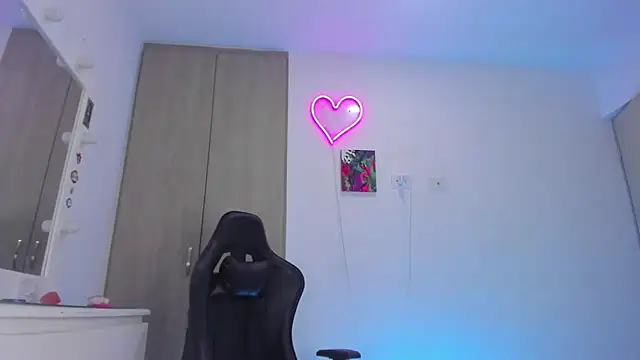 Snapshot of karodu chatting on 10.08.25 karodu online show from 10.08.25