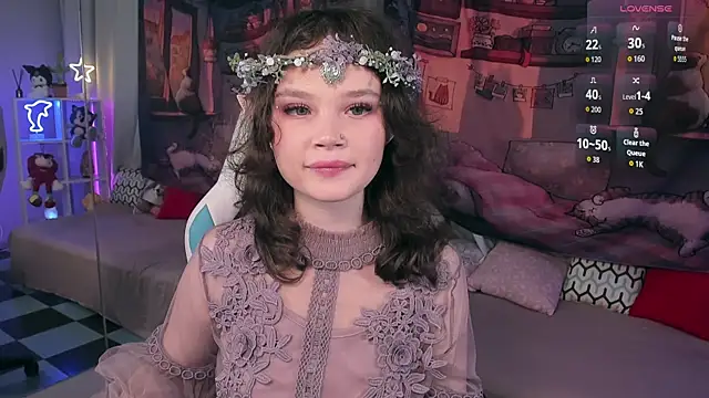 Snapshot of EmilyChaves chatting on 10.28.25 EmilyChaves online show from 10.28.25