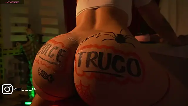 Snapshot of Miaa_k7 chatting on 10.31.25 Miaa k7 online show from 10.31.25