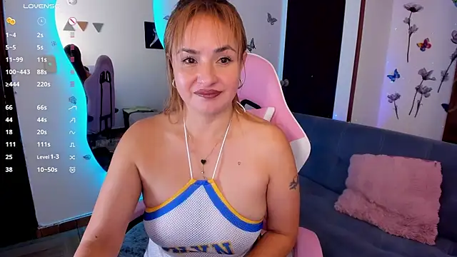 luciamature  online show from 09.23.25