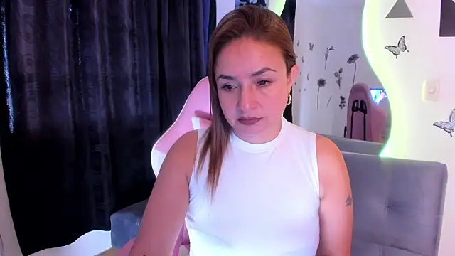 luciamature  online show from 11.11.25