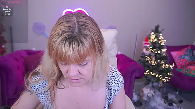 Snapshot of BellaLaPetit chatting on 01.08.26 BellaLaPetit online show from 01.08.26