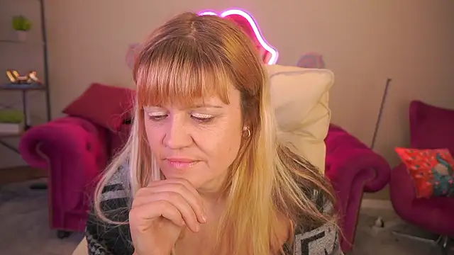 Snapshot of BellaLaPetit chatting on 02.02.26 BellaLaPetit online show from 02.02.26