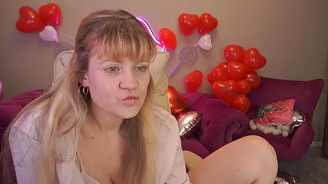 Snapshot of BellaLaPetit chatting on 02.15.26 BellaLaPetit online show from 02.15.26