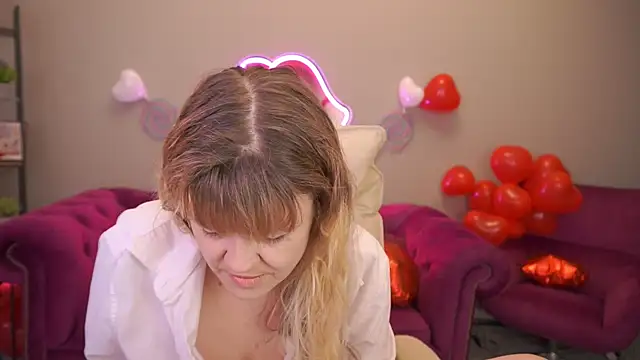 Snapshot of BellaLaPetit chatting on 02.21.26 BellaLaPetit online show from 02.21.26