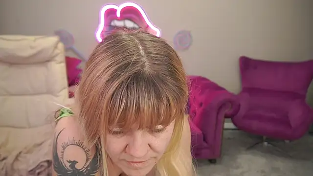 Snapshot of BellaLaPetit chatting on 02.25.26 BellaLaPetit online show from 02.25.26