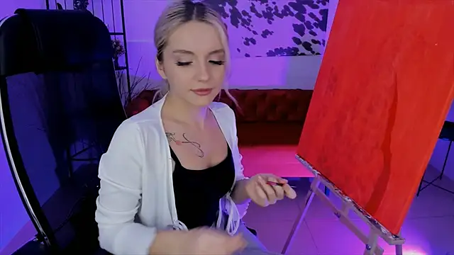 Snapshot of AuroraWrenfield chatting on 10.06.25 AuroraWrenfield online show from 10.06.25