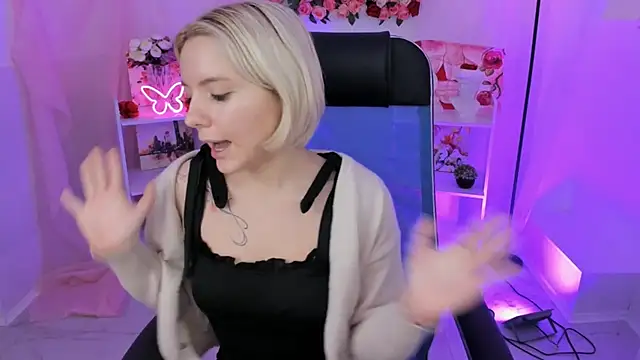 AuroraWrenfield online show from 11.11.25