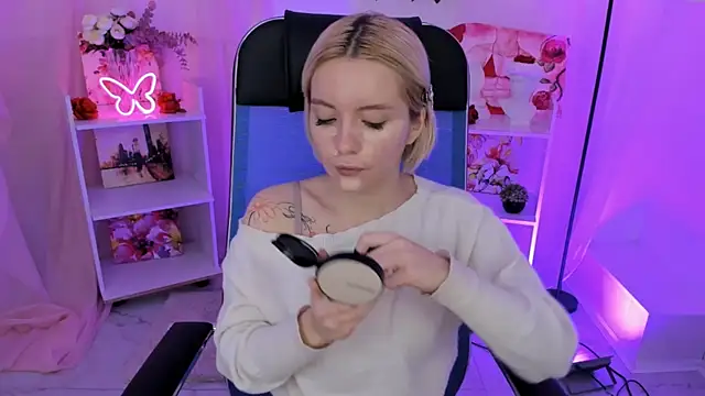 AuroraWrenfield online show from 11.13.25