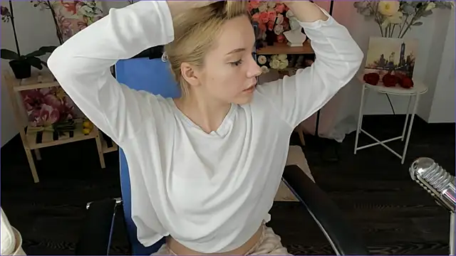 AuroraWrenfield online show from 01.06.26