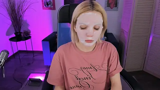 AuroraWrenfield online show from 01.08.26