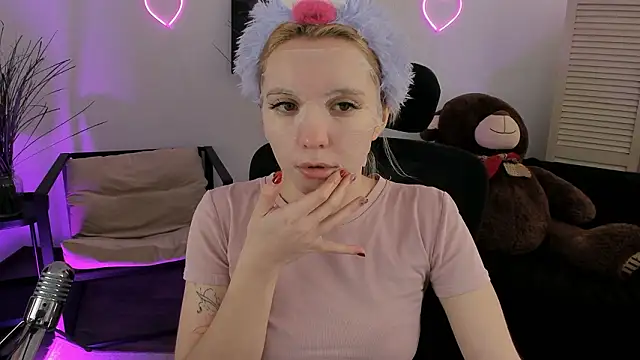 AuroraWrenfield online show from 03.09.26