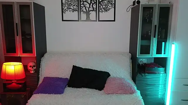 Lila West online show from 12.08.24