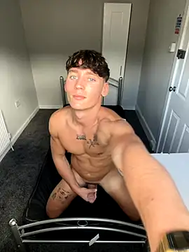 Snapshot of naughtyboy0124 chatting on 10.09.25 naughtyboy0124 online show from 10.09.25