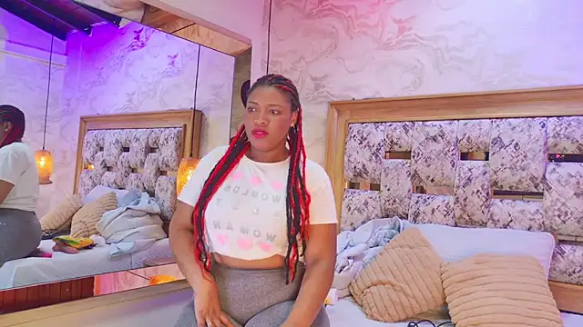 Snapshot of ZOLEY_WATSON chatting on 11.28.25 ZOLEY WATSON online show from 11.28.25