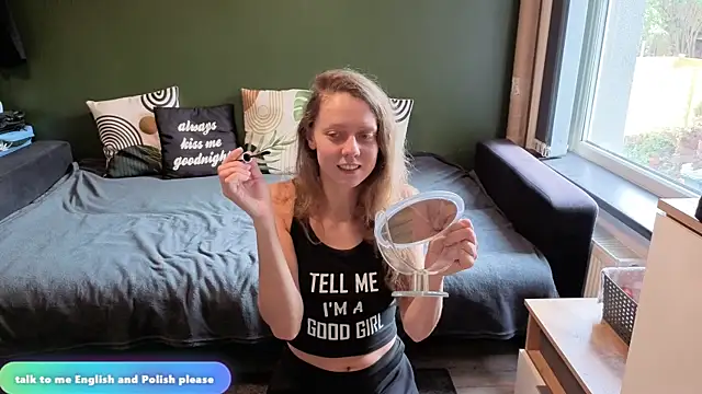 Snapshot of Eveline_Beauty_Kitty chatting on 10.04.25 Eveline Beauty Kitty online show from 10.04.25